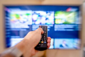 Qual marca de TV pega IPTV e permite assistir legalmente?